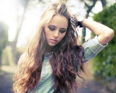 How to make wavy hair curly