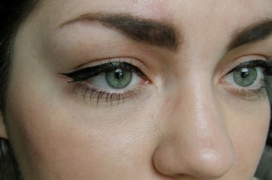 Long lasting eyeliner - Stila All Day Waterproof Liquid Eyeliner looks