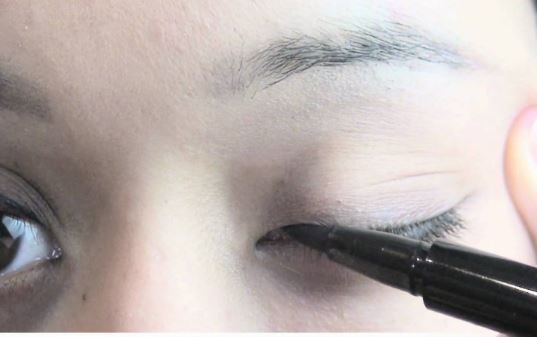 NYX Felt tip pen winged eyeliner